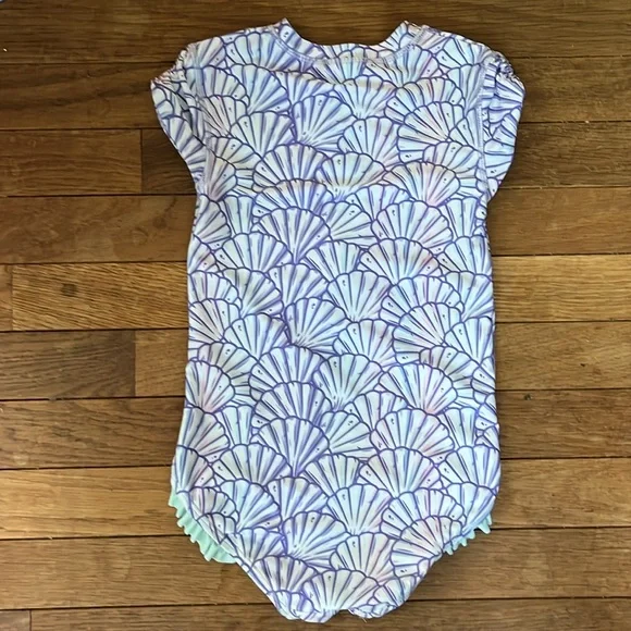 RuffleButts Seashell Print Short-Sleeved Rashguard – Size 6 - Picture 3 of 3